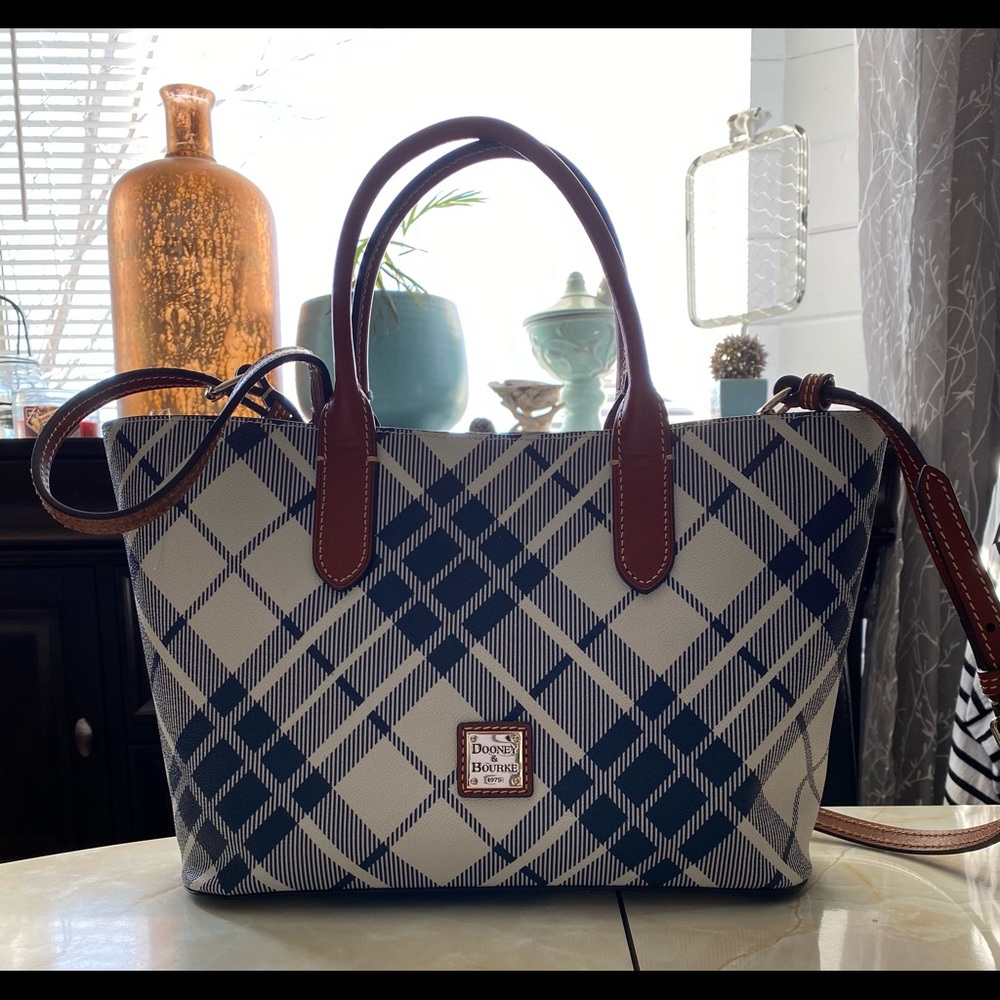 Dooney & Bourke tote NWT